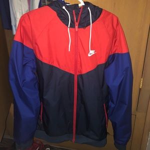 Nike Men’s Sportswear Windrunner